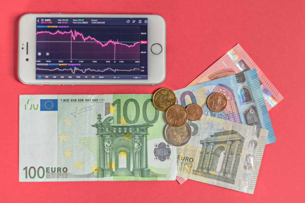 Top 7 Benefits of Exchanging Foreign Currencies Online