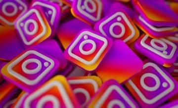 pile 3d instagram logos
