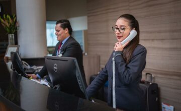 receptionists g168b72a0c 1920