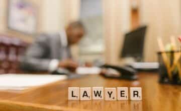 difference between advocate and lawyer